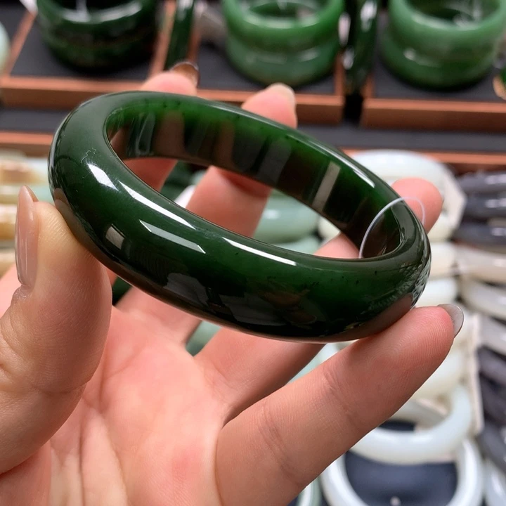 【闪购商品】未镶嵌手镯和田玉（碧玉）