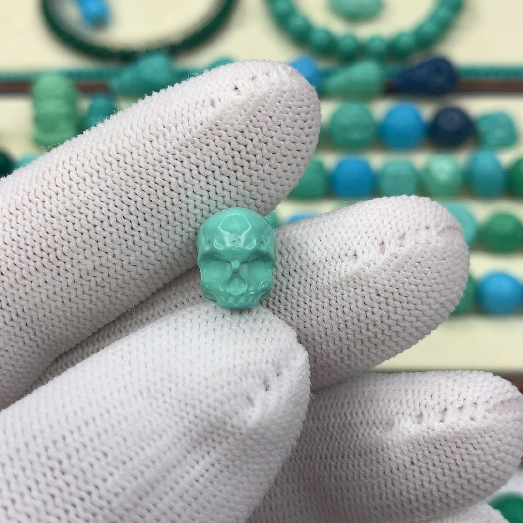 高瓷绿骷髅雕刻直径10