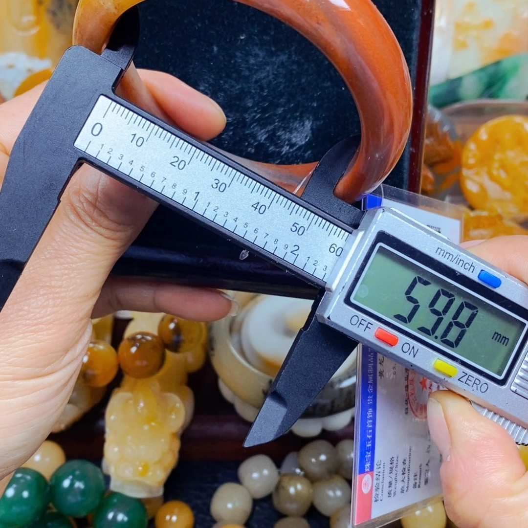 石英质玉（黄龙玉）颈饰未镶嵌