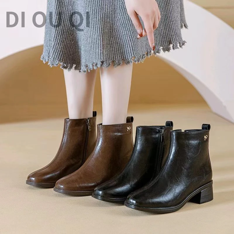 靴子女款秋冬季妈妈棉鞋加绒保暖短靴低跟中年女士软底皮鞋8232