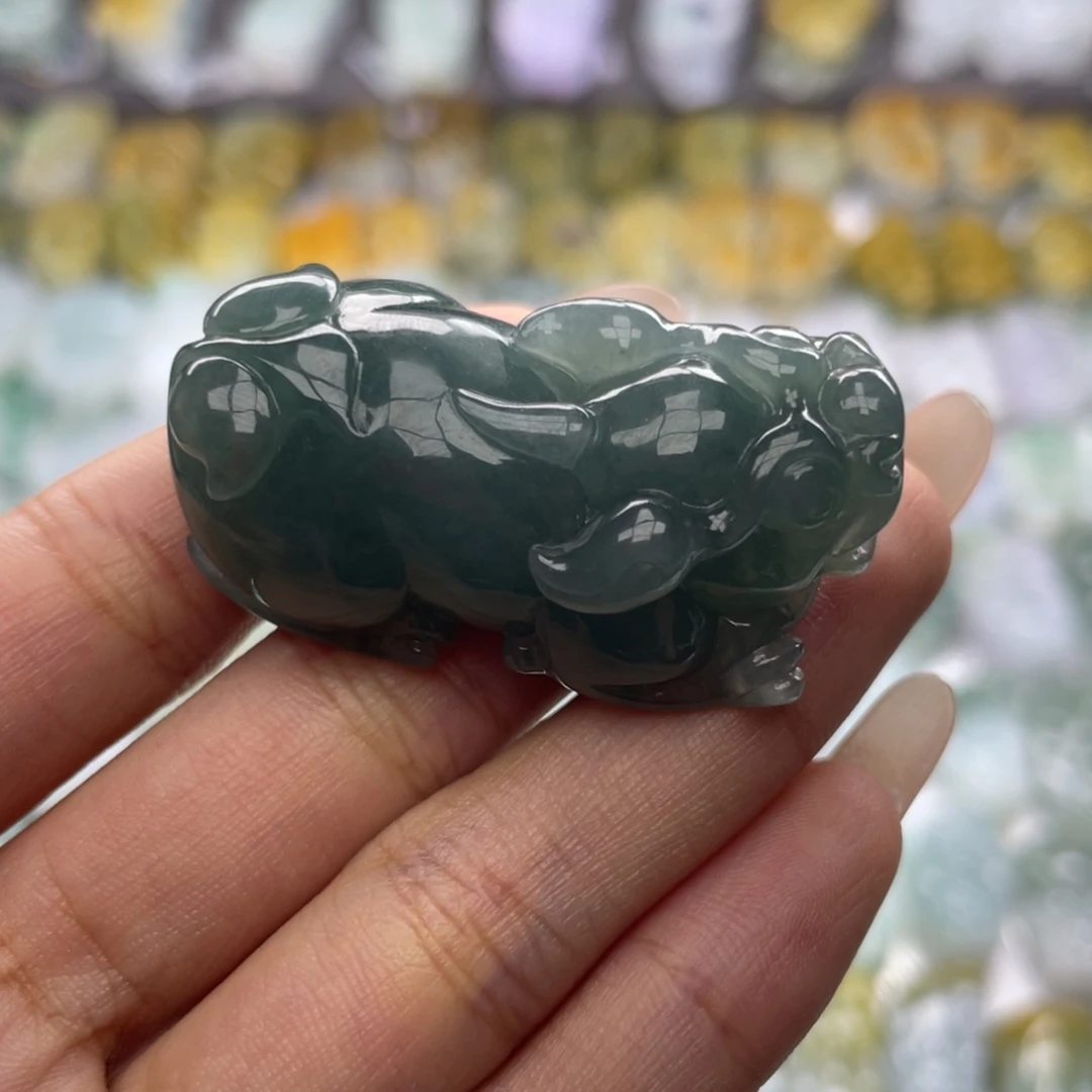 翡翠未镶嵌颈饰貔貅