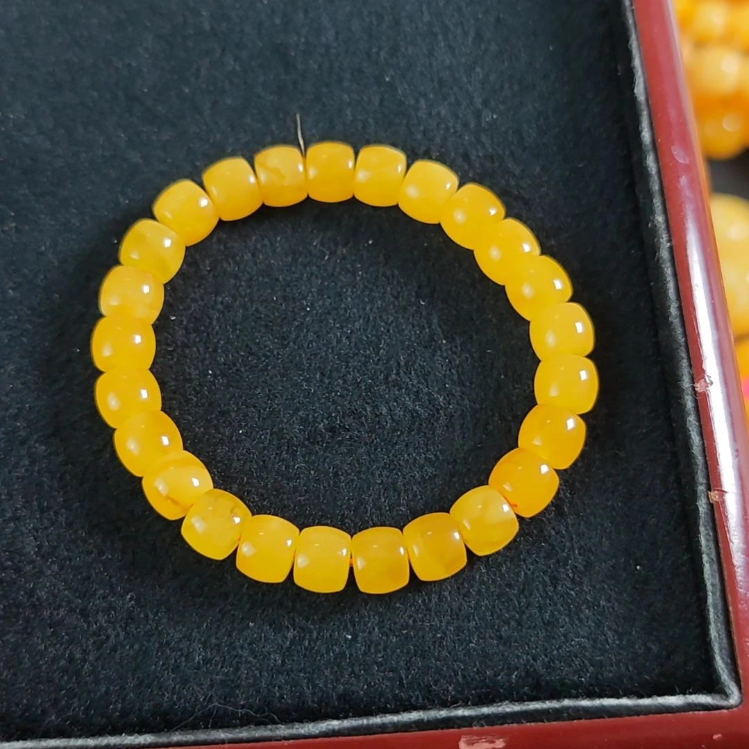 手串蜜蜡未镶嵌同料手串9m。