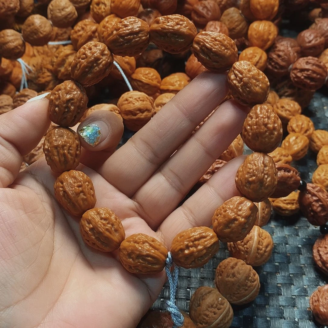 C***门文玩核桃手串绣花鞋