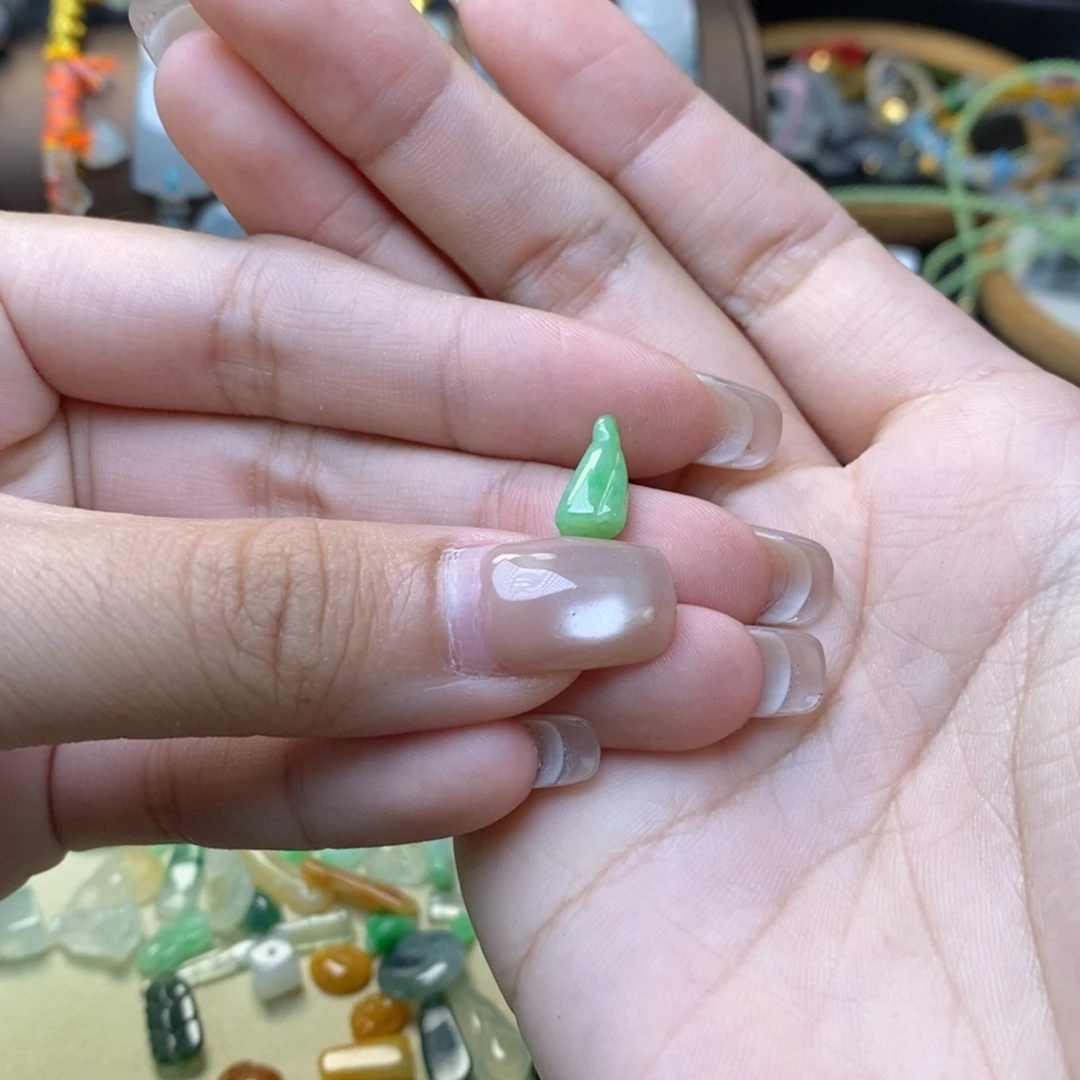 小***利颈饰未镶嵌翡翠14845