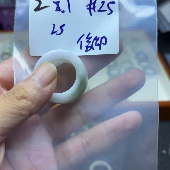 信****翡翠未镶嵌颈饰戒指