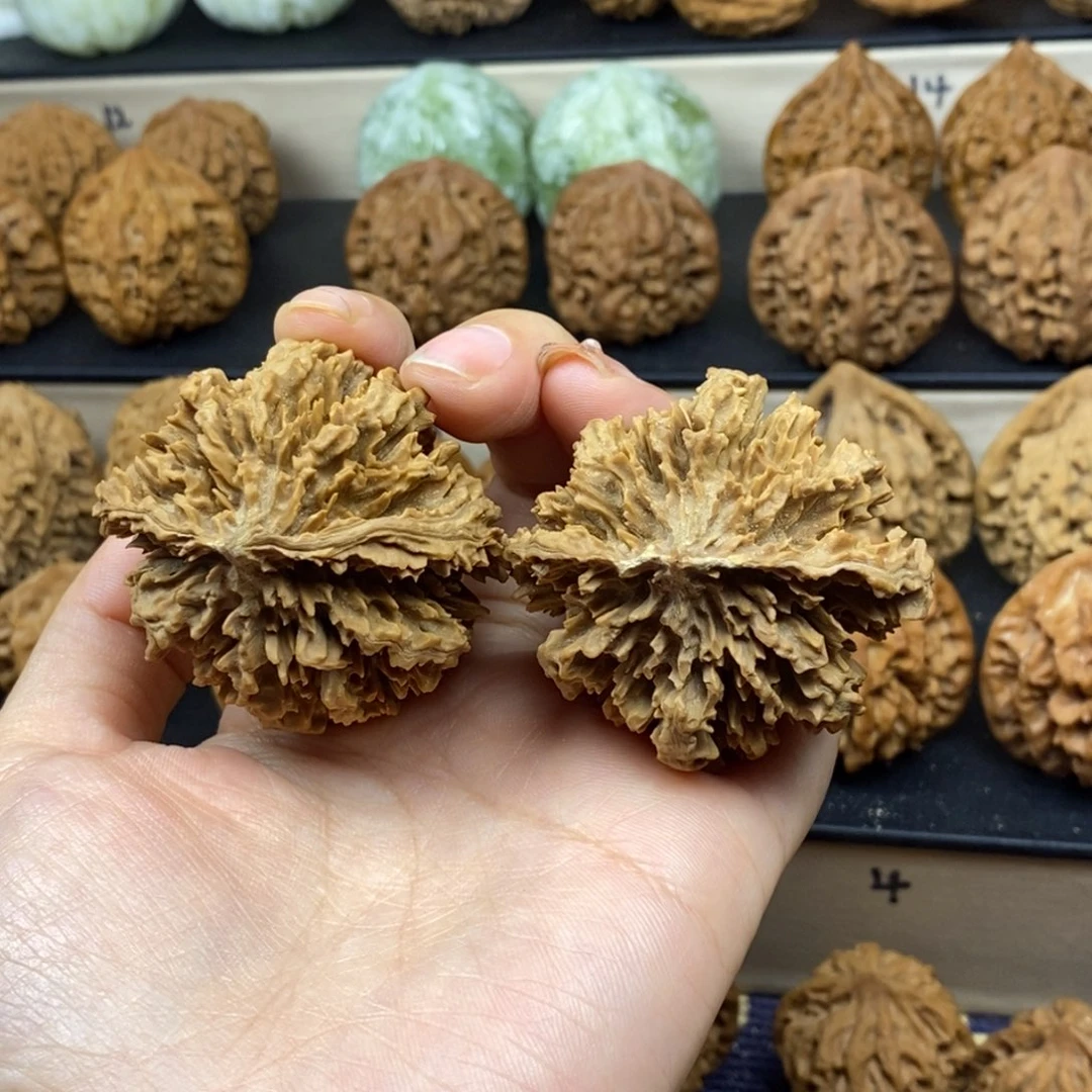 文玩核桃吊坠大呲花47有修