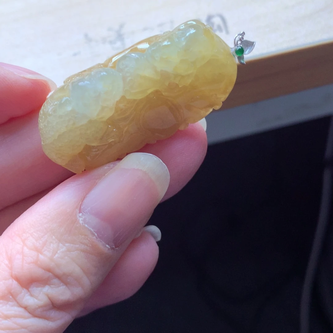 翡翠颈饰18K金镶嵌吊坠