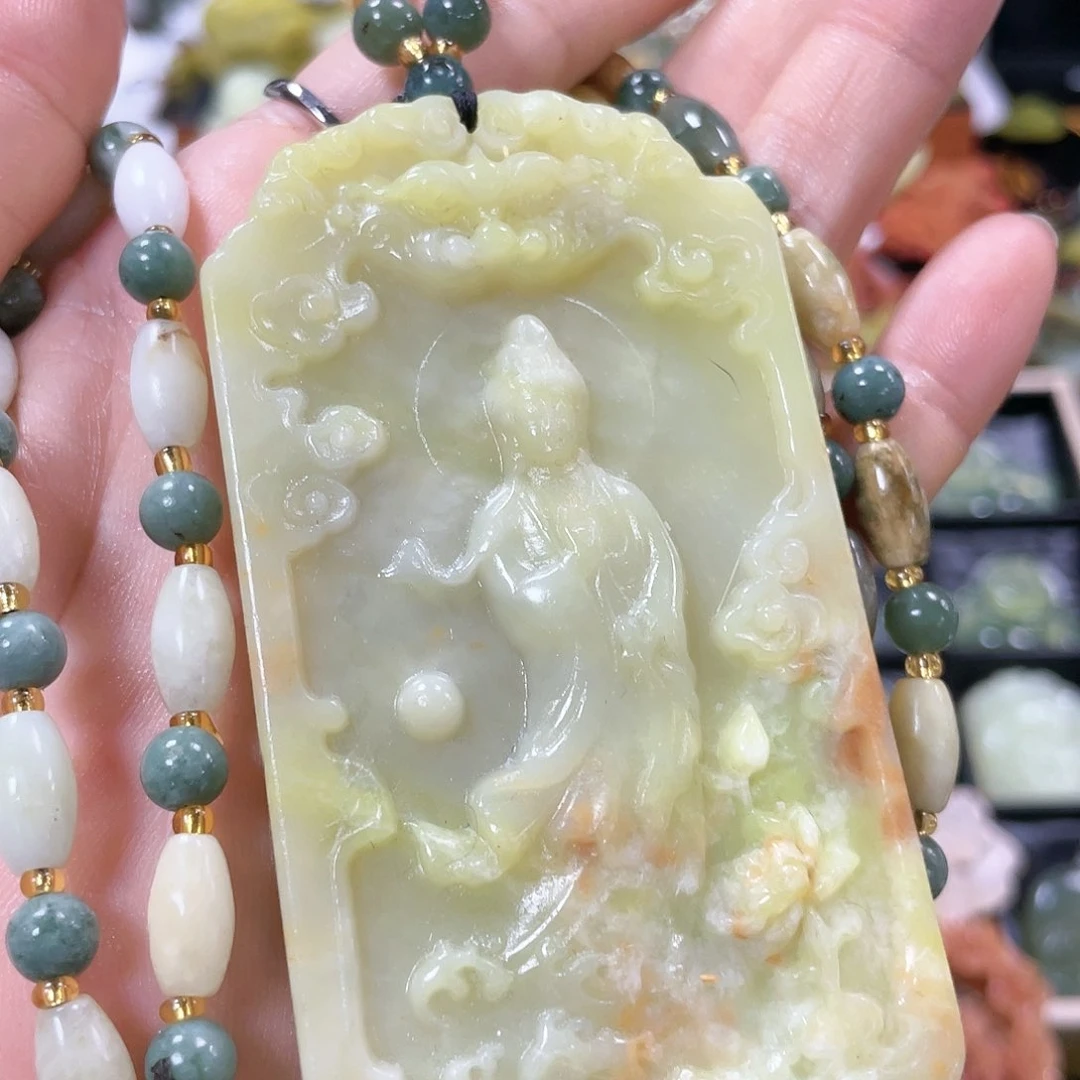 蛇纹石玉颈饰合金