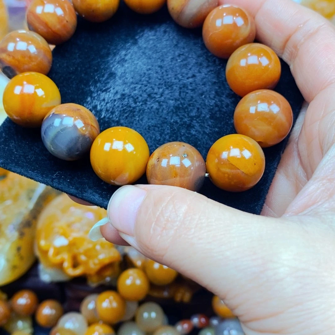 未镶嵌石英质玉（黄龙玉）颈饰