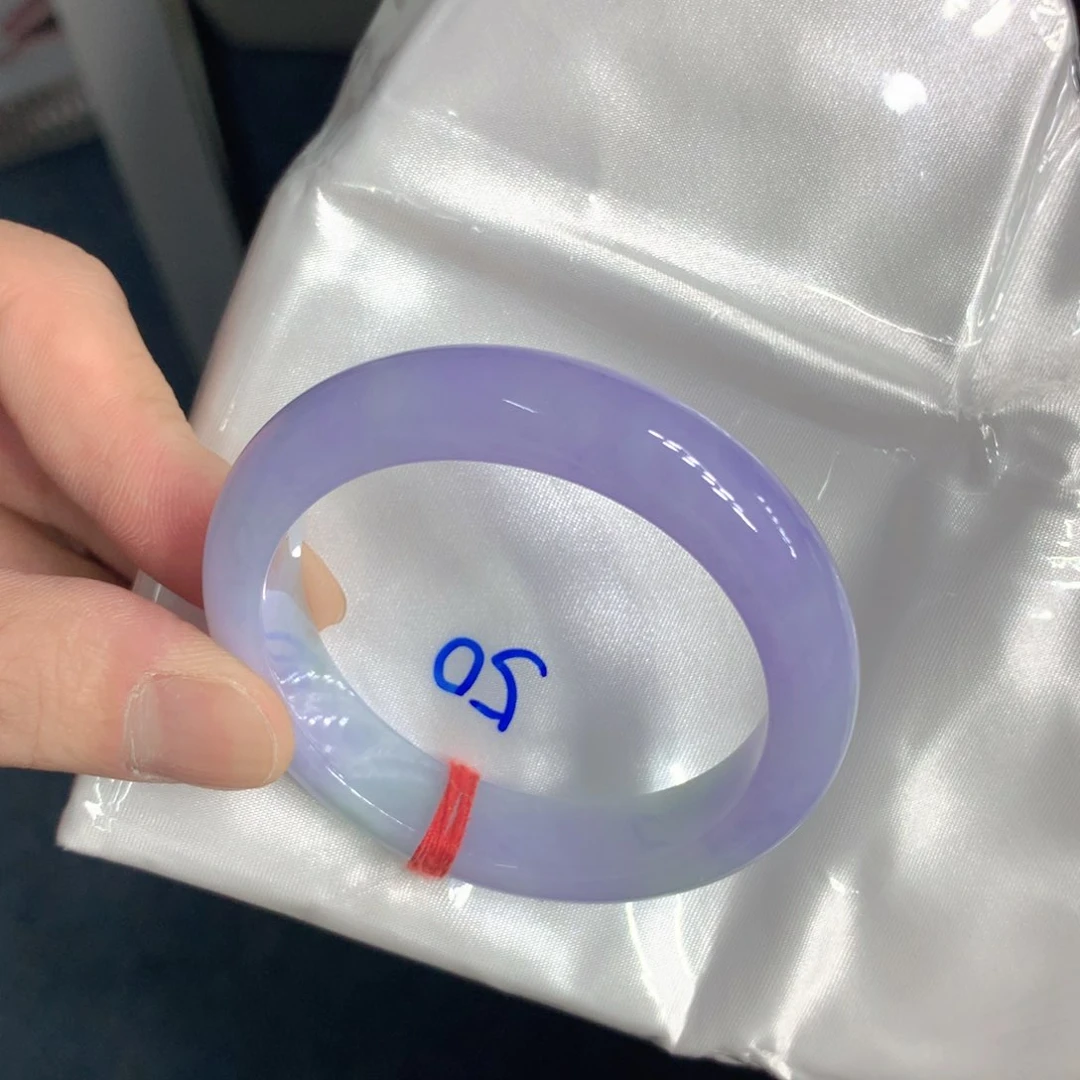 翡翠手镯未镶嵌翡翠