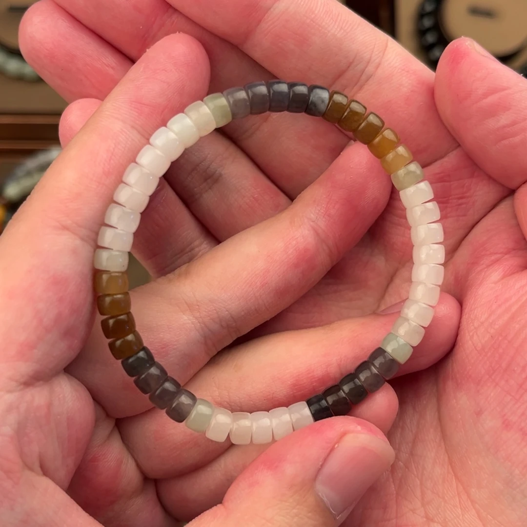 和田玉未镶嵌颈饰孤****家