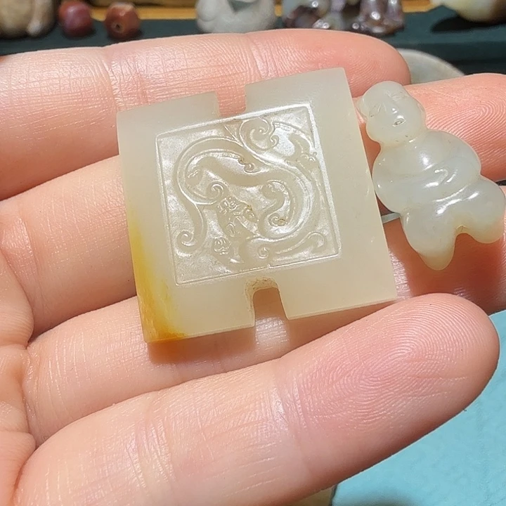 黄***刚和田玉（糖玉）未镶嵌颈饰