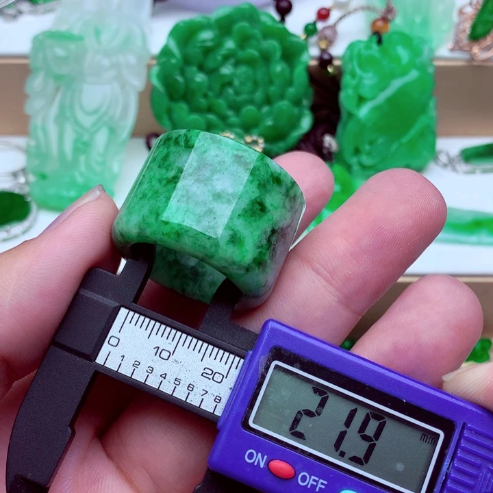 未镶嵌戒指翡翠戒指