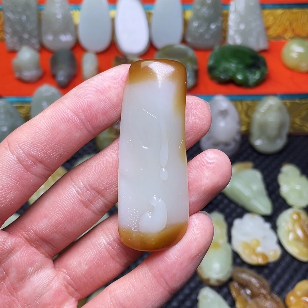 海***心和田玉未镶嵌颈饰
