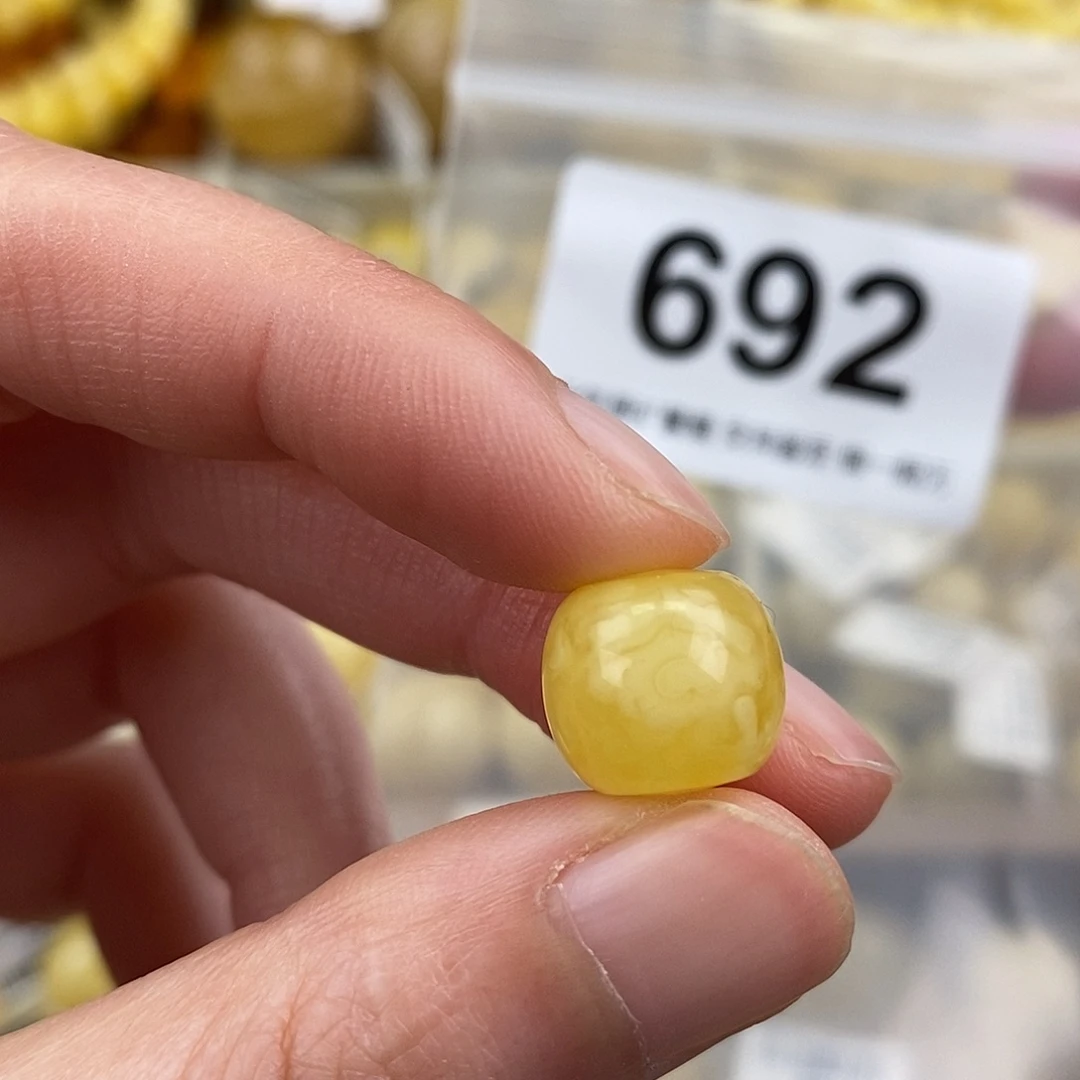 蜜蜡未镶嵌珠宝奇石12.4