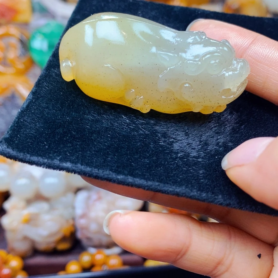未镶嵌石英质玉（黄龙玉）吊坠(不含链)