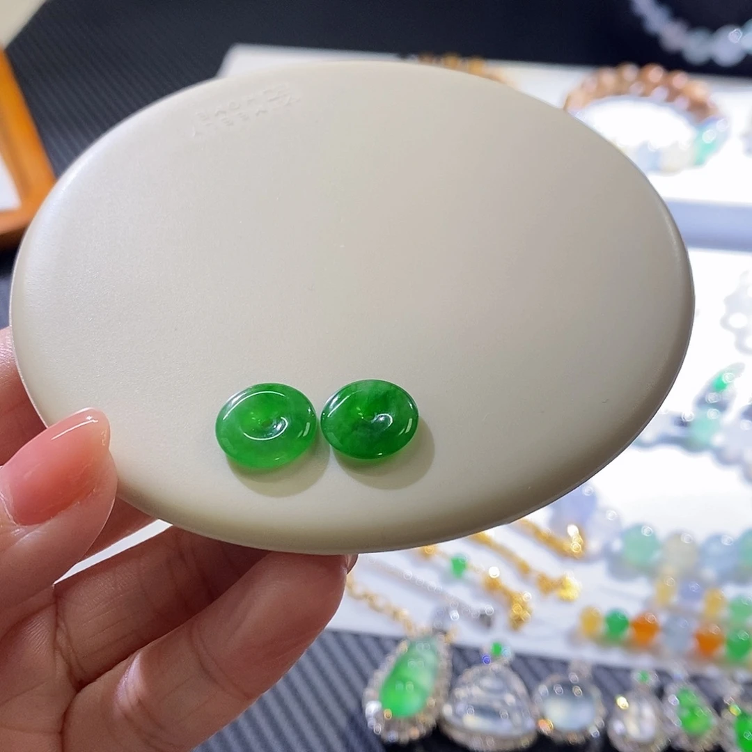 翡翠把件未镶嵌平安扣