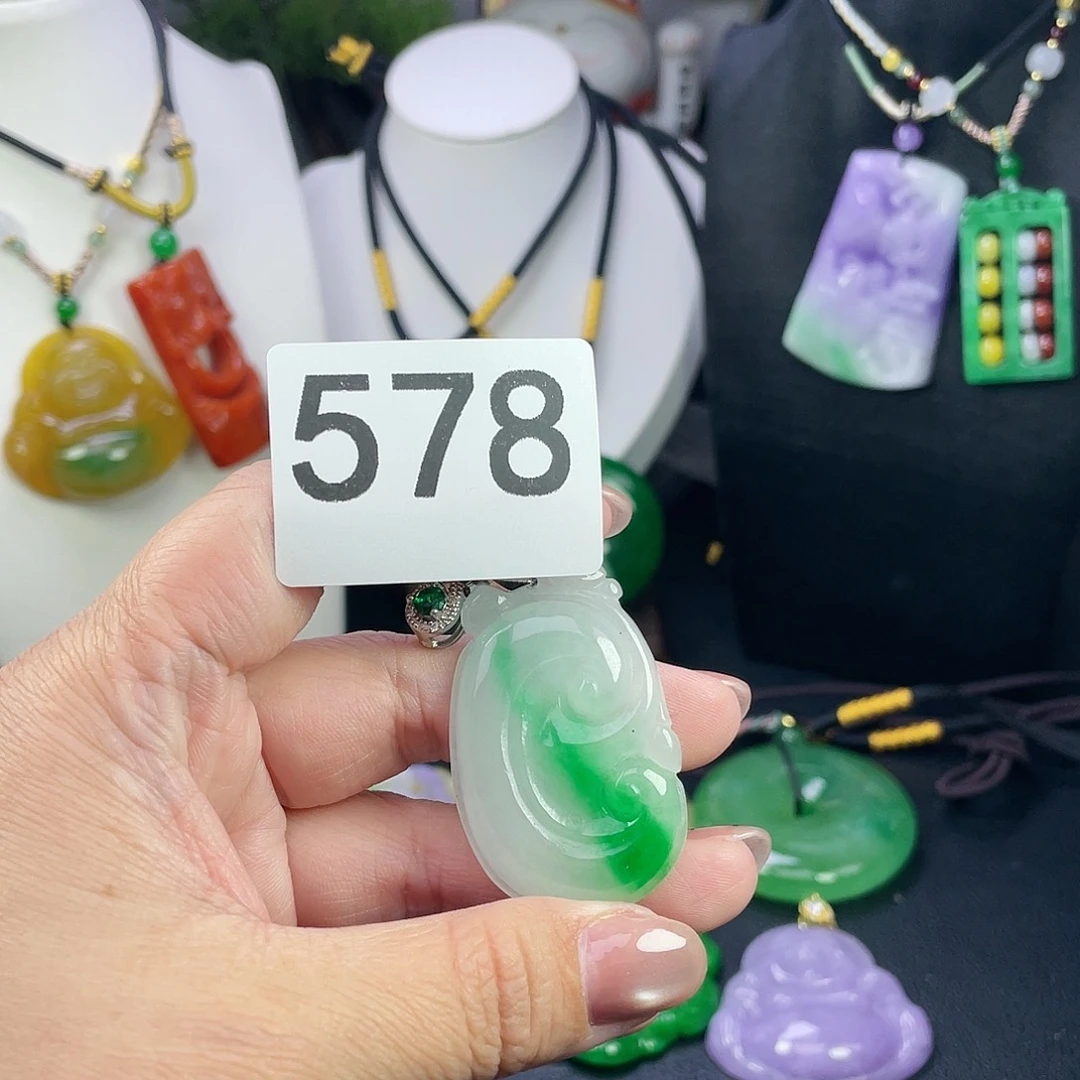 翡翠未镶嵌吊坠(赠链)