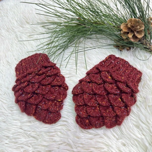 美雅家原创秋冬保暖马海毛渐变色松果手套编织红色冬季个性炸街