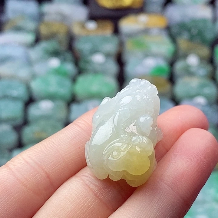 颈饰未镶嵌翡翠天然