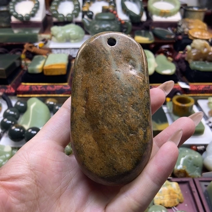 未镶嵌岫岩河磨玉（透闪石质玉）把件