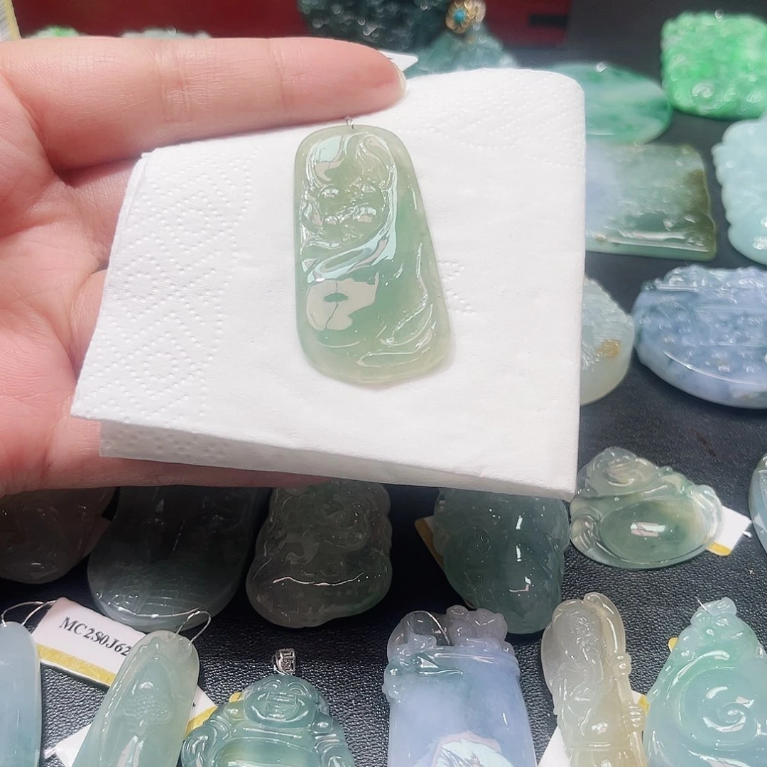 翡翠未镶嵌颈饰吊坠