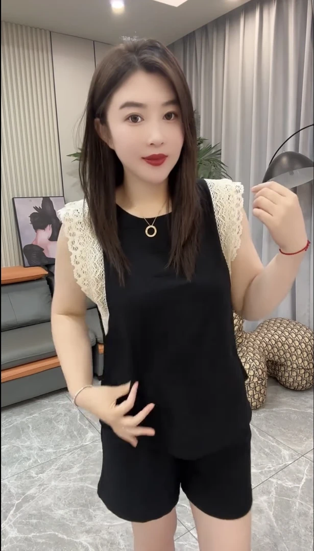 夏季新款薄款蕾丝时尚套装宽松显瘦开叉洋气透气半包袖短裤两件套