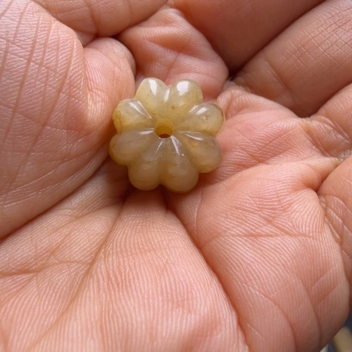 华***人和田玉（糖玉）未镶嵌珠宝半成品