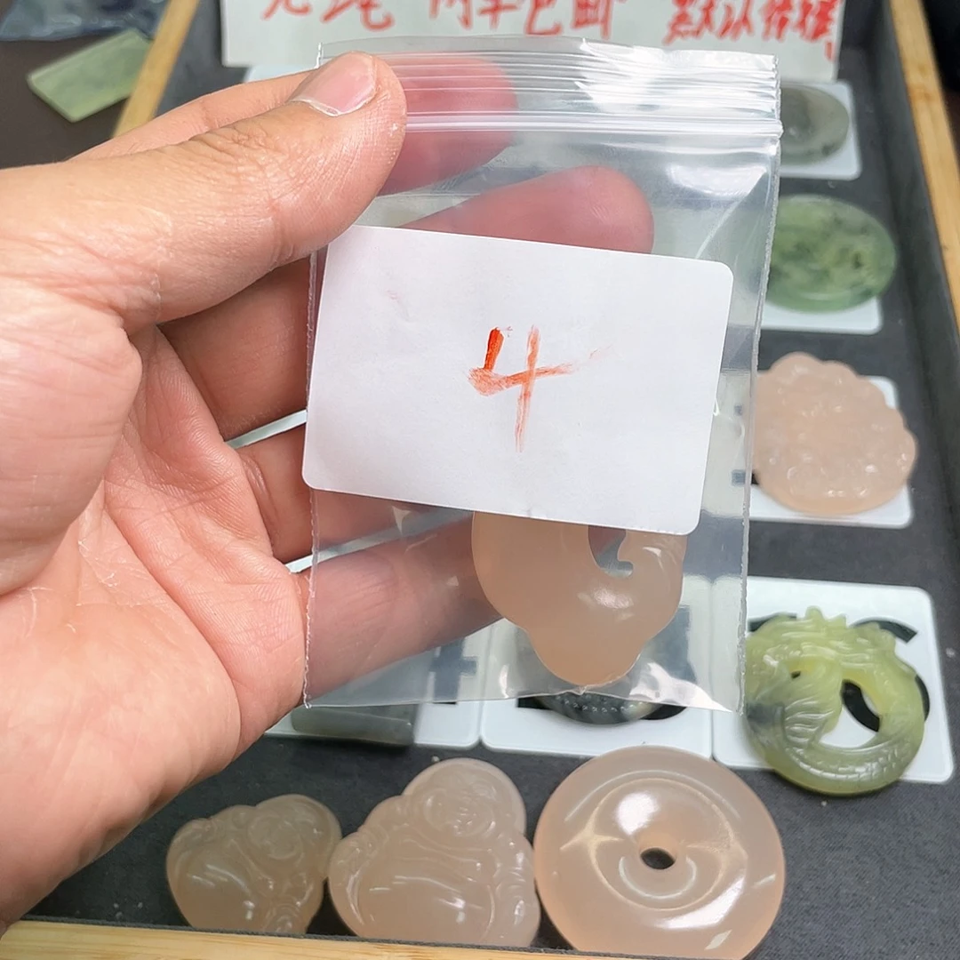 蛇纹石玉未镶嵌颈饰人*4
