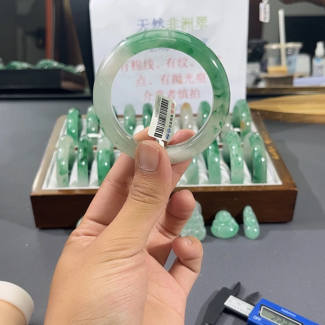 石英质玉手镯未镶嵌