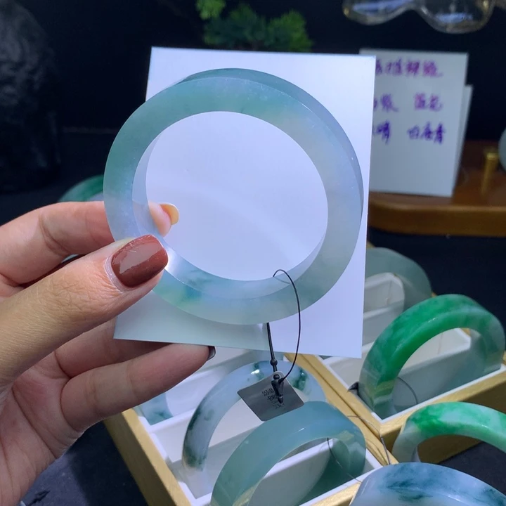 <***>定制翡翠未镶嵌翡翠手镯