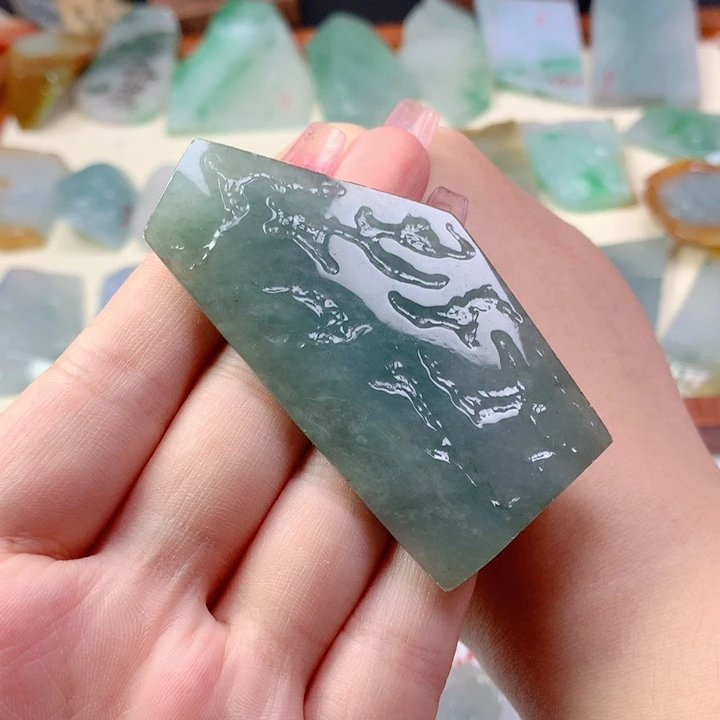 颈饰未镶嵌翡翠好