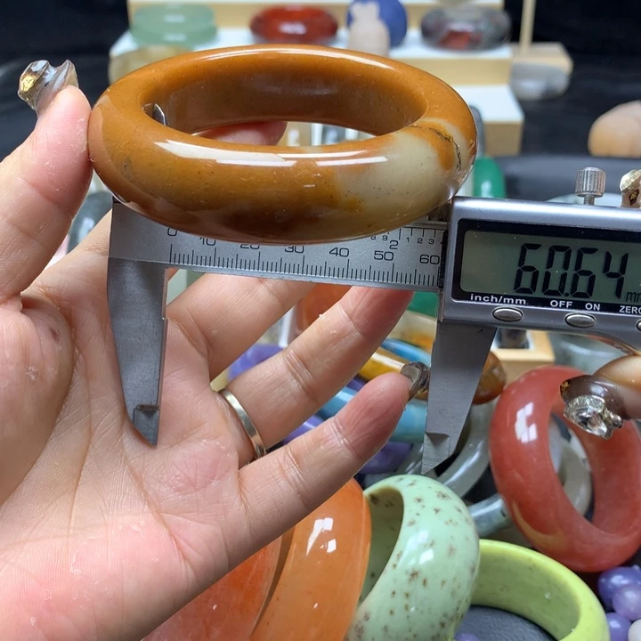 未镶嵌手镯石英质玉