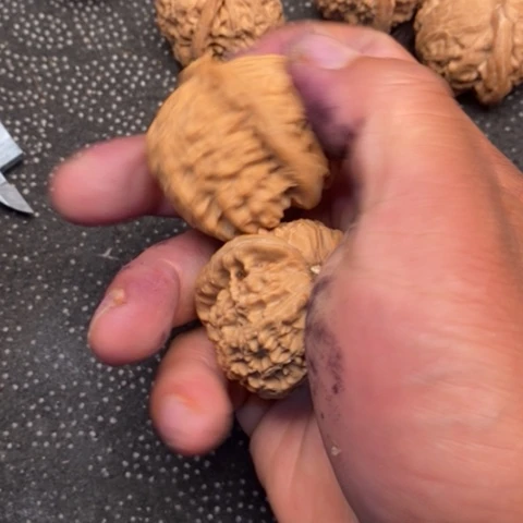 文玩核桃把件三角白5.5