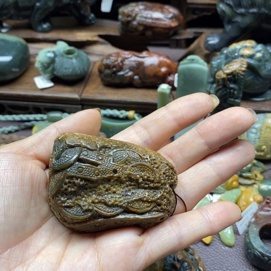 未镶嵌岫岩河磨玉（透闪石质玉）把件貝**鋇