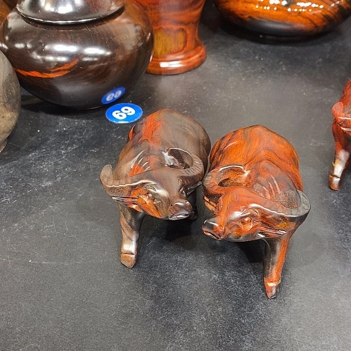 用***1酸枝一对漂亮的牛