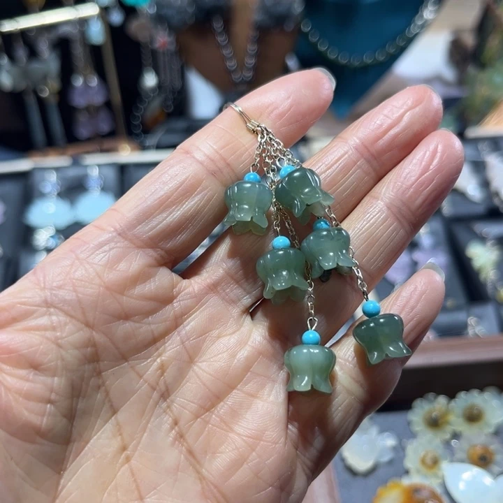 蛇纹石玉未镶嵌耳饰