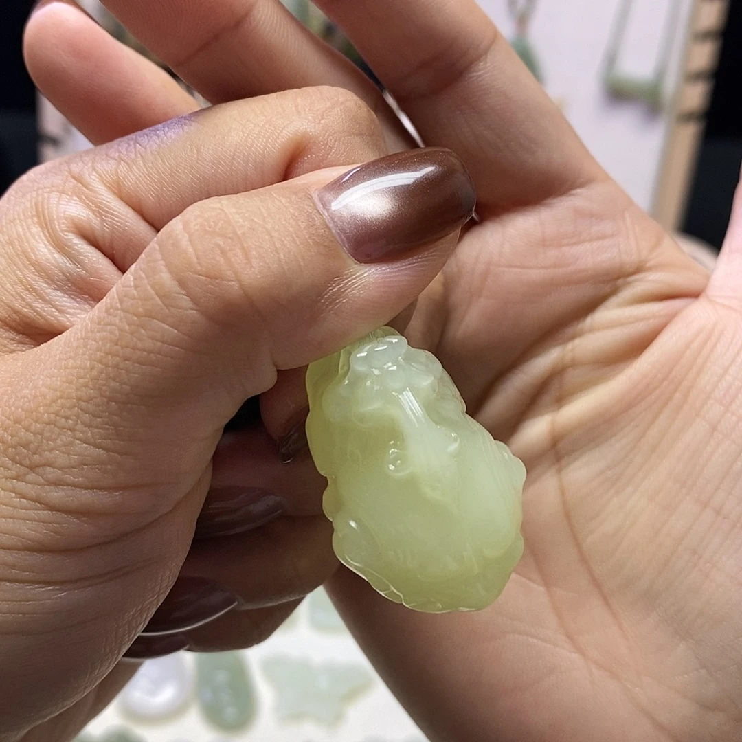 颈饰未镶嵌和田玉心**水