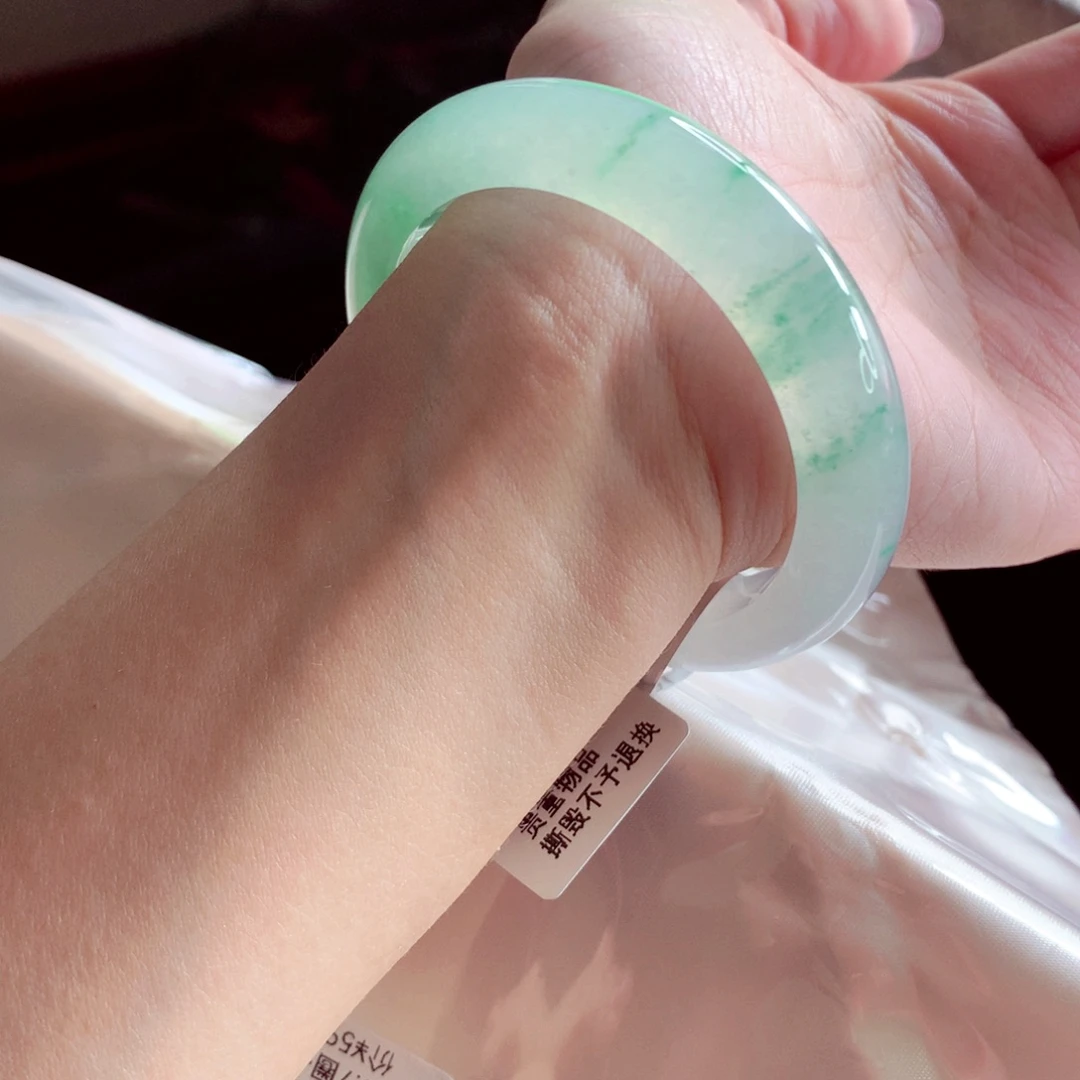 翡翠未镶嵌手镯53.7泥鳅背 起光冰甜绿种色兼备 灵