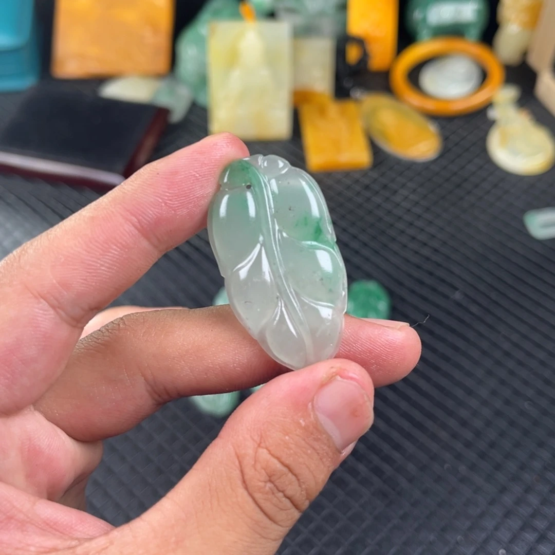 石英质玉（非洲翠）未镶嵌摆件