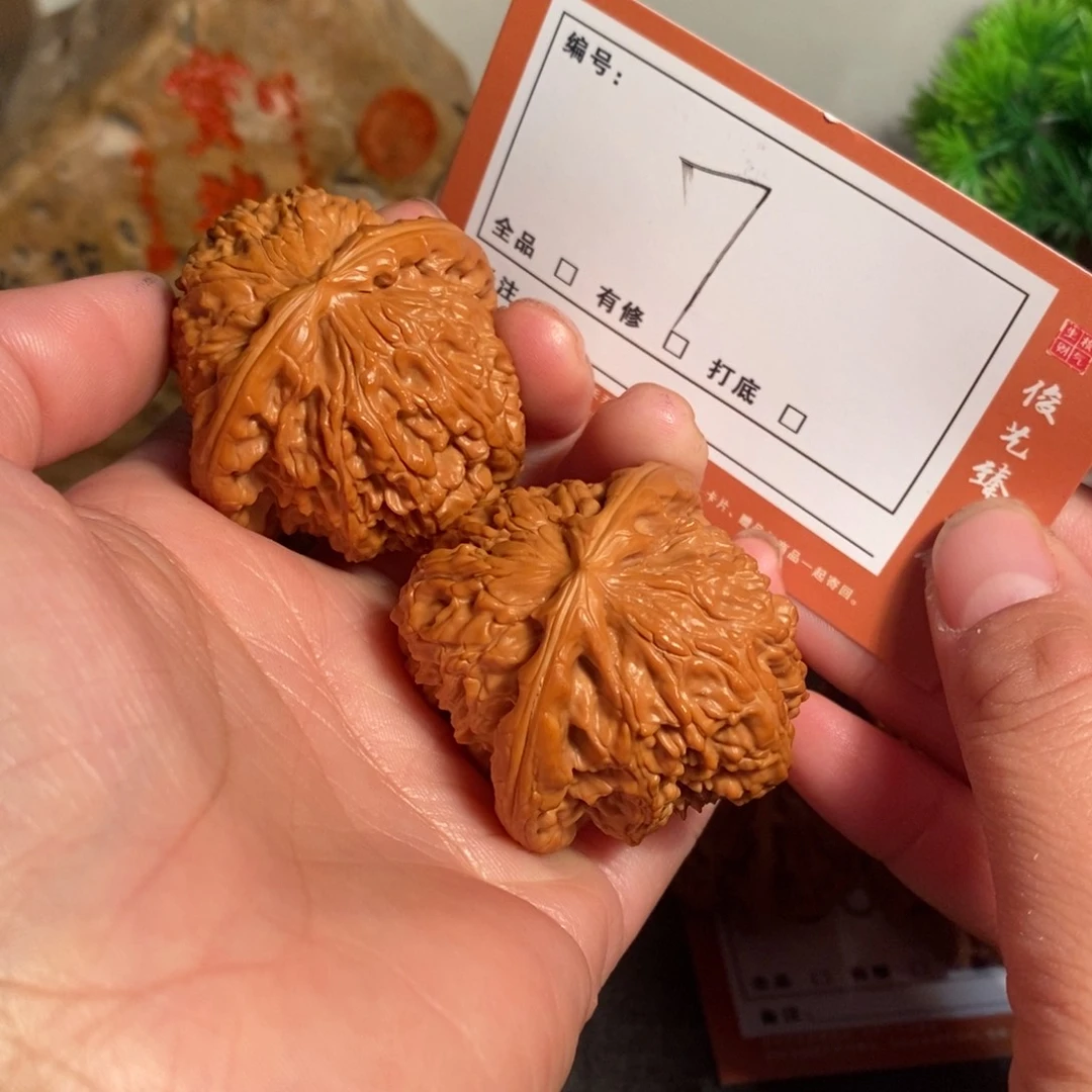 文玩核桃吊坠42.5白狮子7