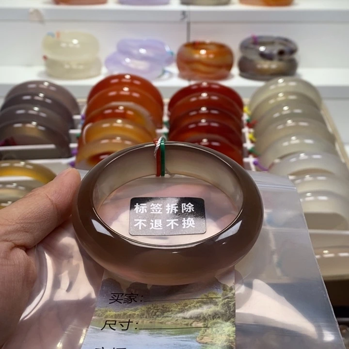 熊***姐玛瑙/玉髓未镶嵌手镯渐变俏色 纹雾