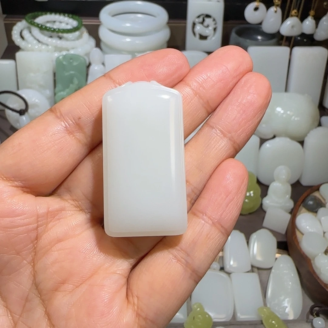 赵***R和田玉未镶嵌颈饰