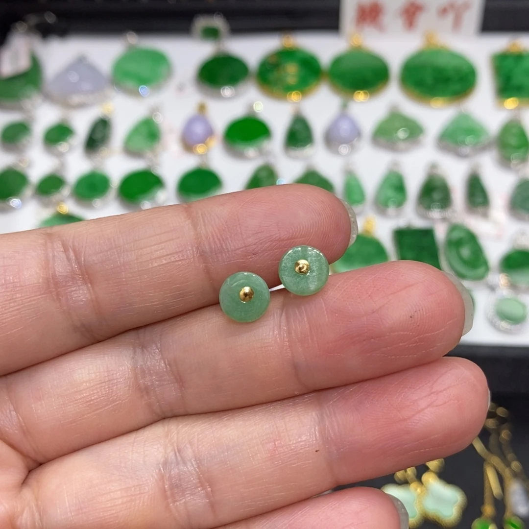 翡翠未镶嵌耳饰有纹裂