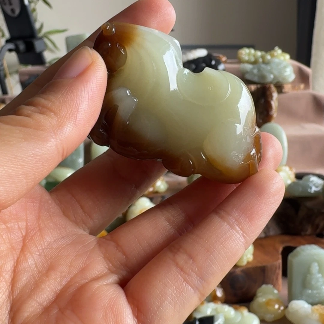 ****和田玉（糖玉）未镶嵌颈饰
