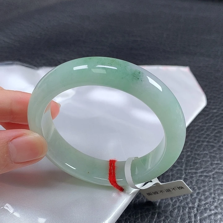 翡翠未镶嵌手镯