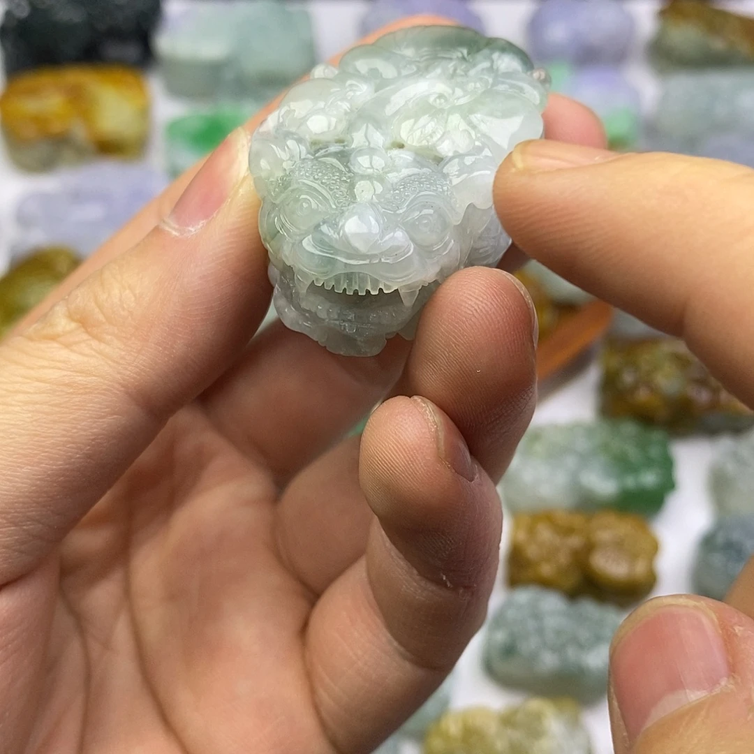 翡翠未镶嵌颈饰貔貅