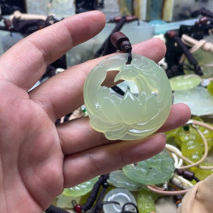 可***爱蛇纹石玉未镶嵌颈饰