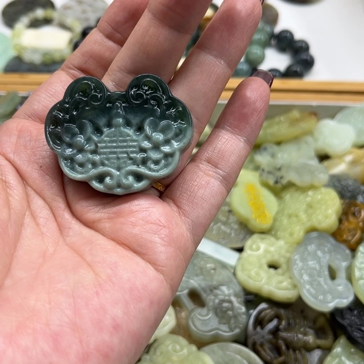 1***1蛇纹石玉未镶嵌颈饰