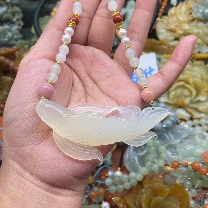 蛇纹石玉吊坠合金